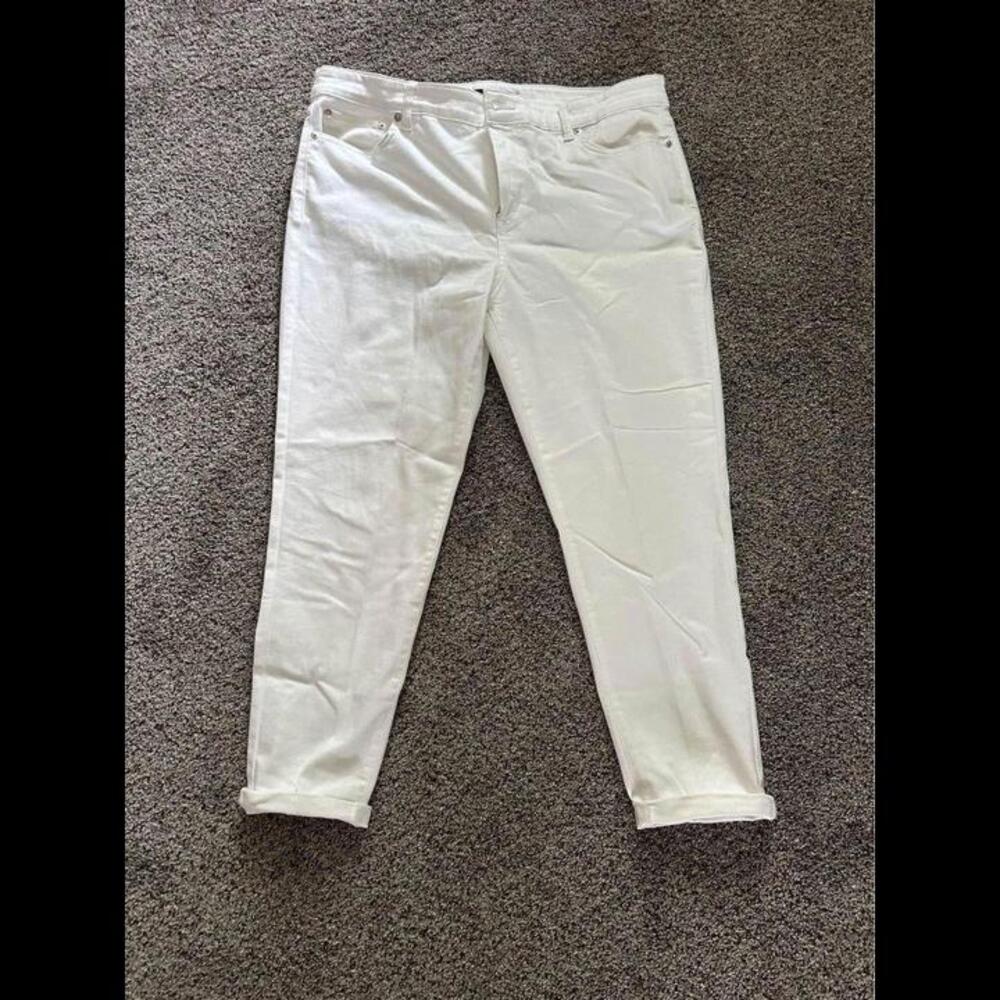 Stylish White Slim Fit Jeans for a Chic Look